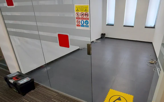 antistatik pod u kancelariji